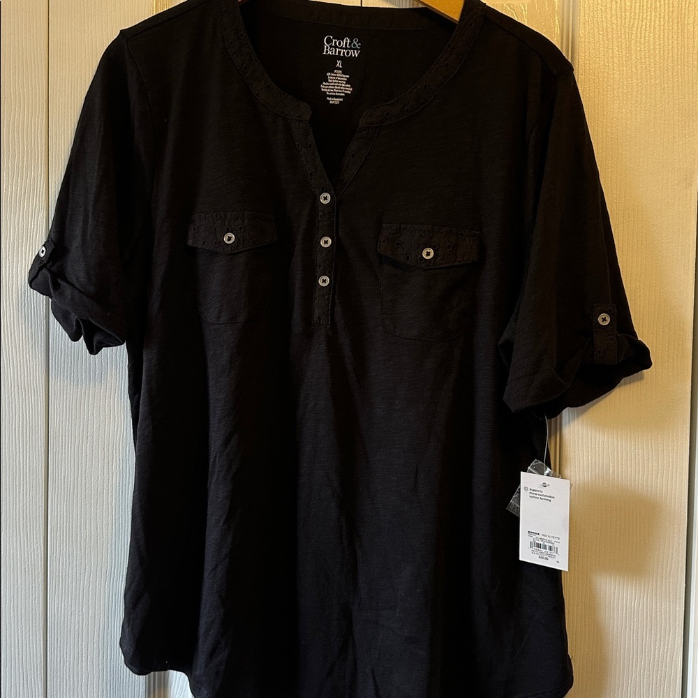 Croft & Barrow Black Textured V-Neck Top